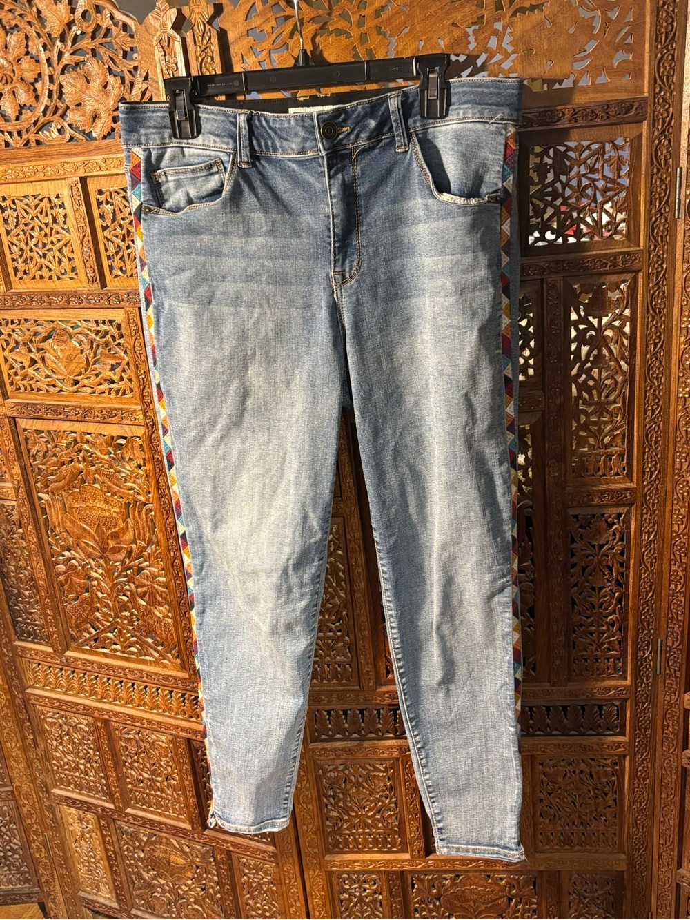 Knox Rose Light Wash Straight Leg Jeans with Multicolor Geometric Embroidery